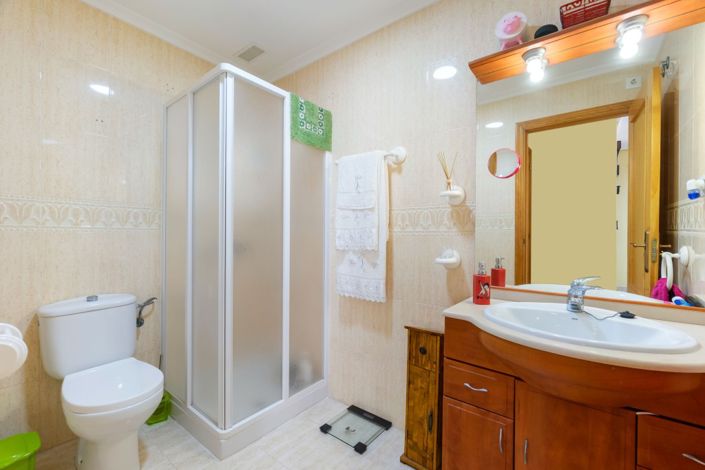 Image No.9-2 Bed Townhouse for sale