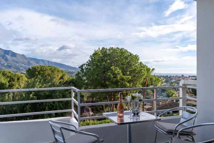 Image No.10-3 Bed Property for sale