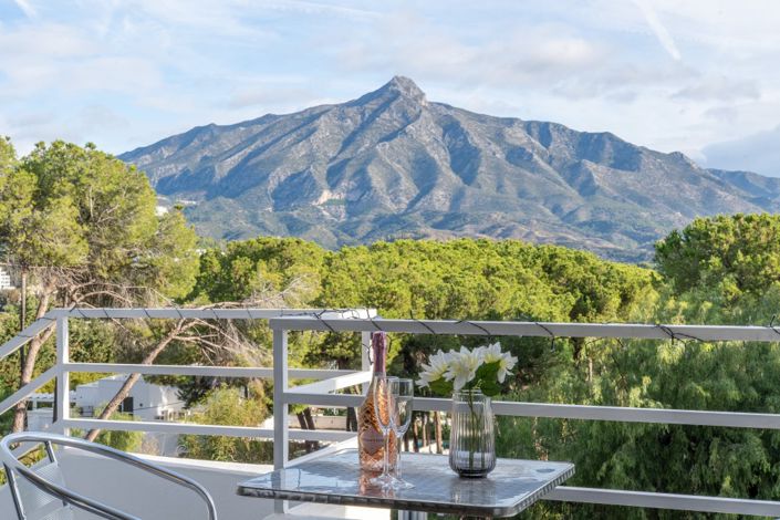 Image No.11-3 Bed Property for sale