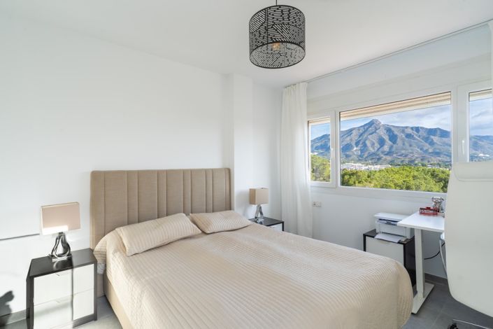 Image No.18-3 Bed Property for sale