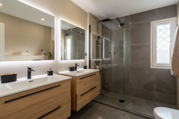 Image No.23-3 Bed Property for sale