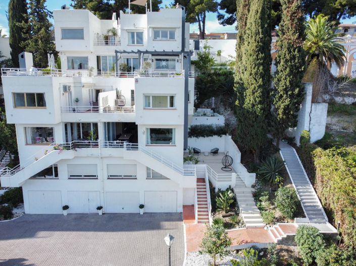 Image No.40-3 Bed Property for sale