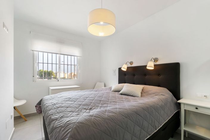 Image No.11-2 Bed Property for sale