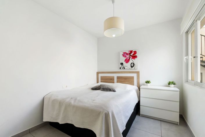 Image No.14-2 Bed Property for sale