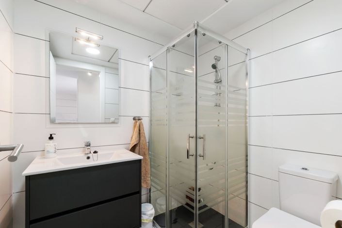 Image No.15-2 Bed Property for sale