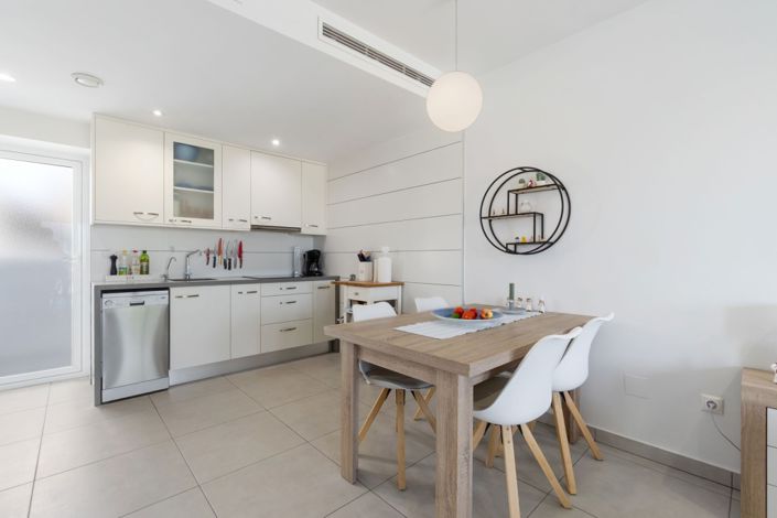 Image No.7-2 Bed Property for sale