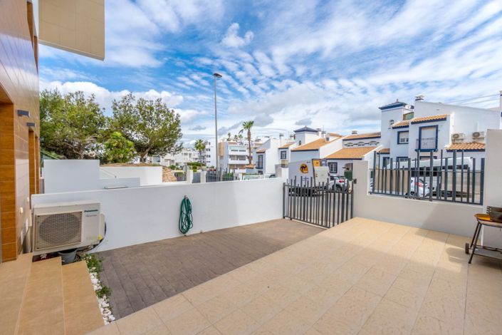 Image No.27-2 Bed Property for sale