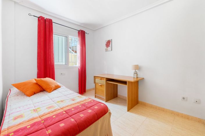 Image No.15-3 Bed Property for sale