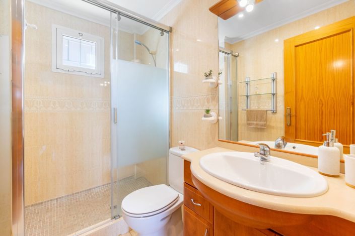 Image No.16-3 Bed Property for sale