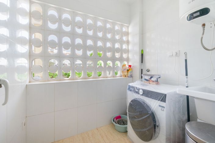 Image No.20-3 Bed Property for sale