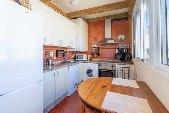 Image No.11-2 Bed Property for sale