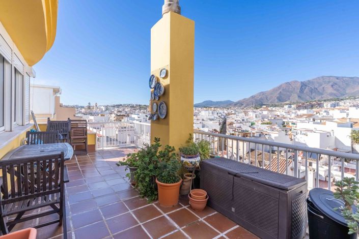 Image No.12-2 Bed Property for sale