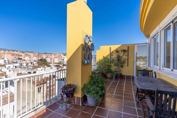 Image No.14-2 Bed Property for sale