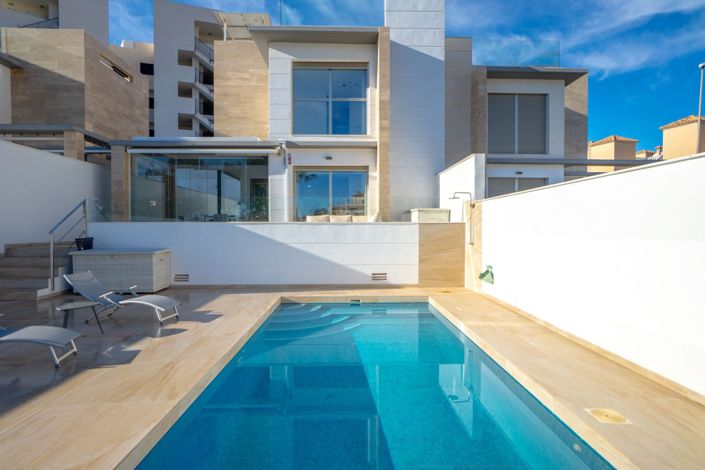 Image No.1-4 Bed Semi-Detached for sale