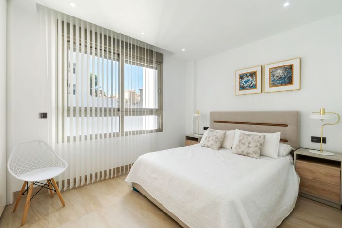 Image No.10-4 Bed Semi-Detached for sale