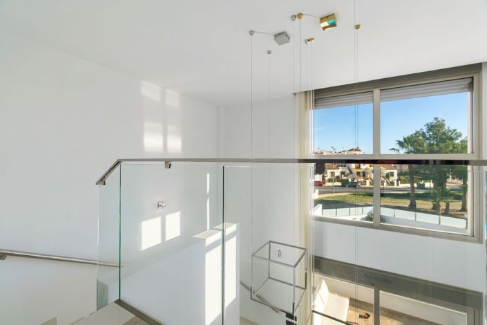 Image No.12-4 Bed Semi-Detached for sale