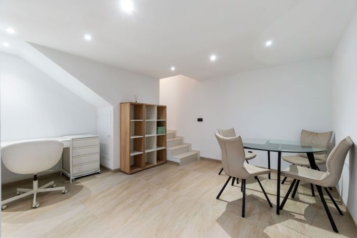 Image No.16-4 Bed Semi-Detached for sale