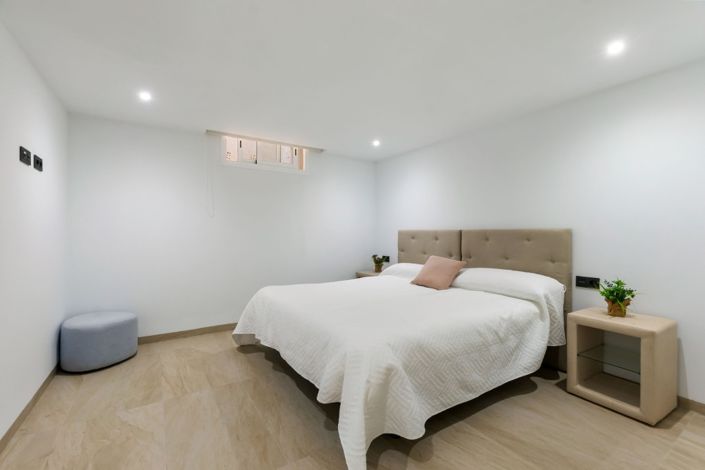 Image No.19-4 Bed Semi-Detached for sale