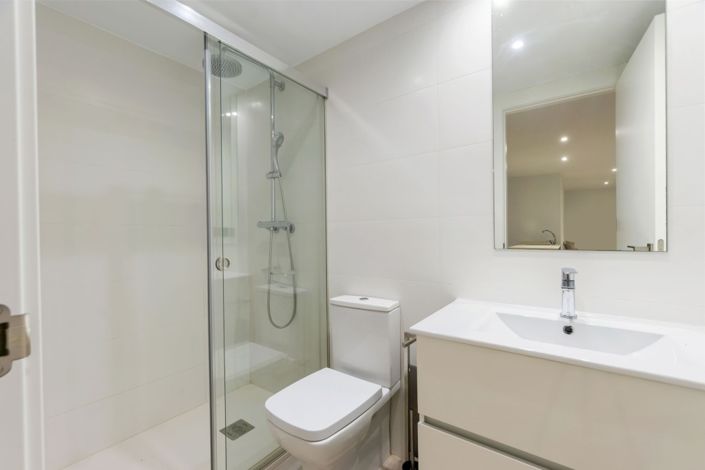 Image No.20-4 Bed Semi-Detached for sale