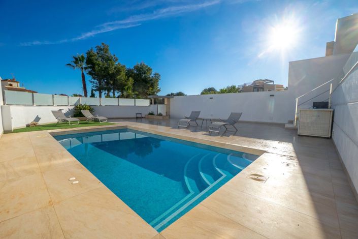 Image No.26-4 Bed Semi-Detached for sale