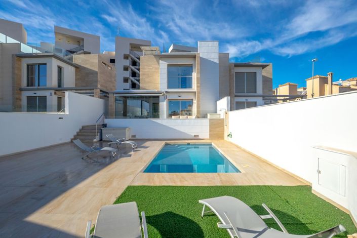 Image No.27-4 Bed Semi-Detached for sale