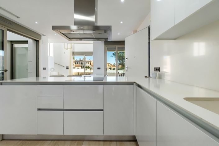 Image No.9-4 Bed Semi-Detached for sale