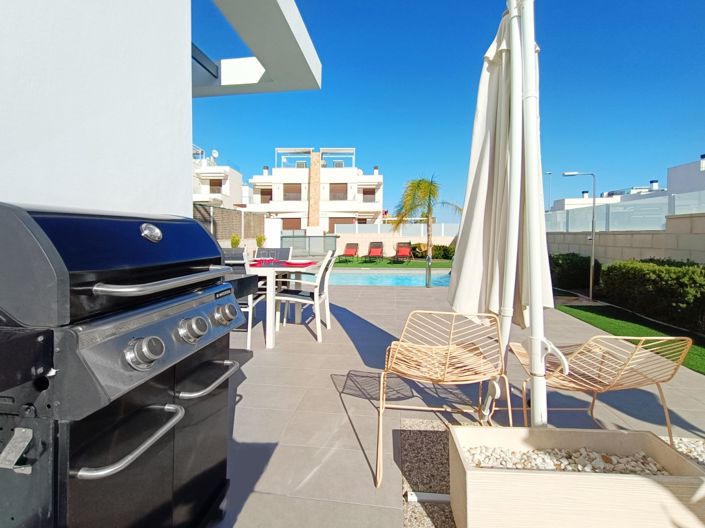 Image No.40-3 Bed Semi-Detached for sale