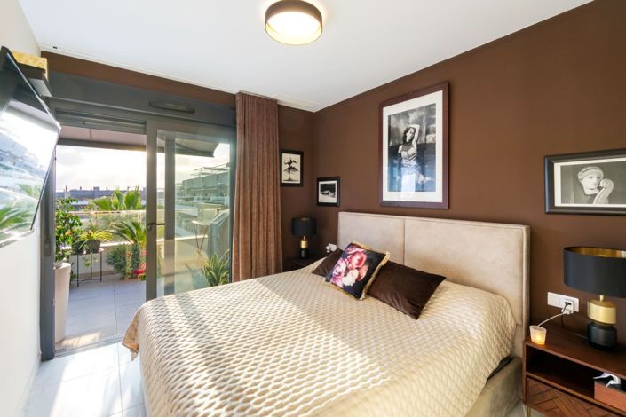 Image No.17-2 Bed Property for sale