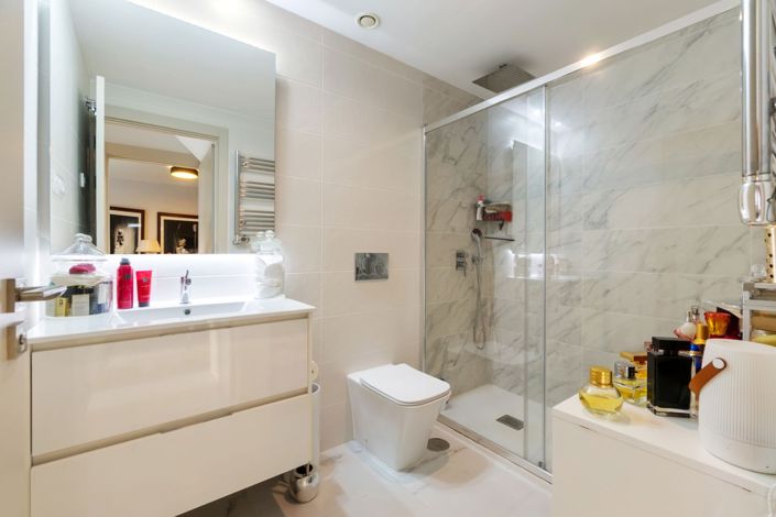 Image No.18-2 Bed Property for sale