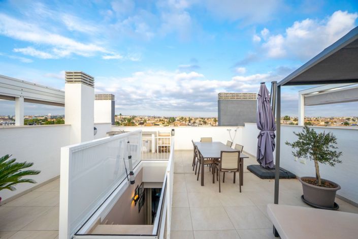 Image No.21-2 Bed Property for sale