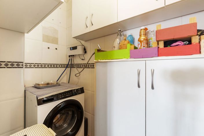 Image No.12-3 Bed Property for sale