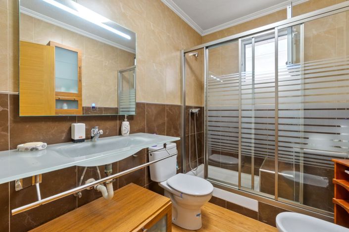 Image No.6-3 Bed Property for sale