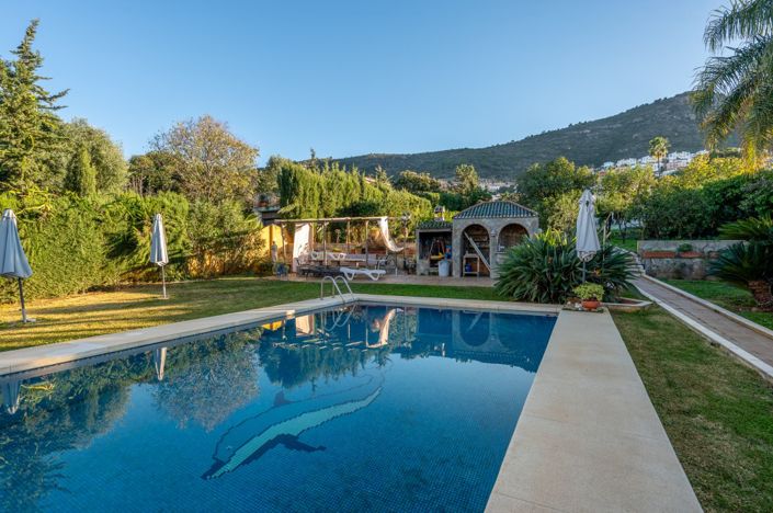 Image No.8-7 Bed Villa for sale