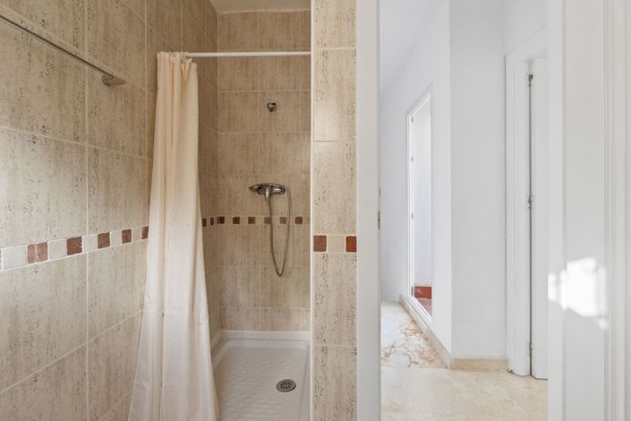 Image No.15-3 Bed Townhouse for sale