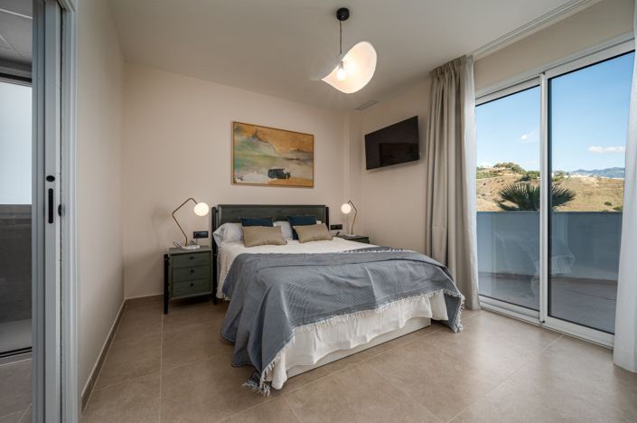 Image No.11-2 Bed Property for sale