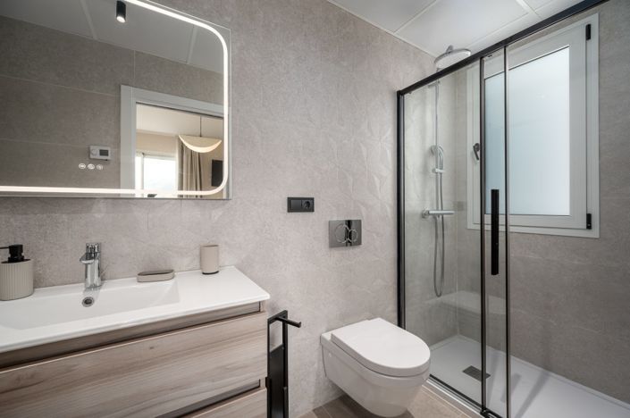 Image No.18-2 Bed Property for sale