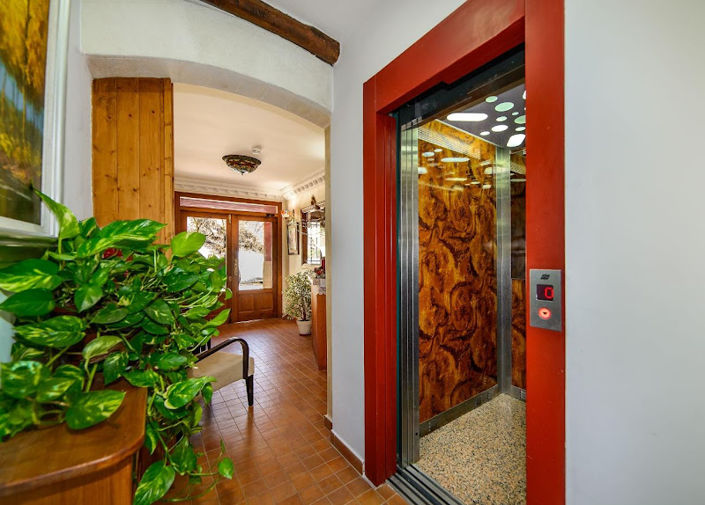 Image No.13-20 Bed Property for sale