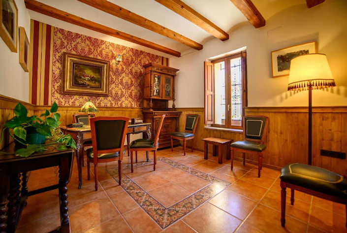 Image No.21-20 Bed Property for sale