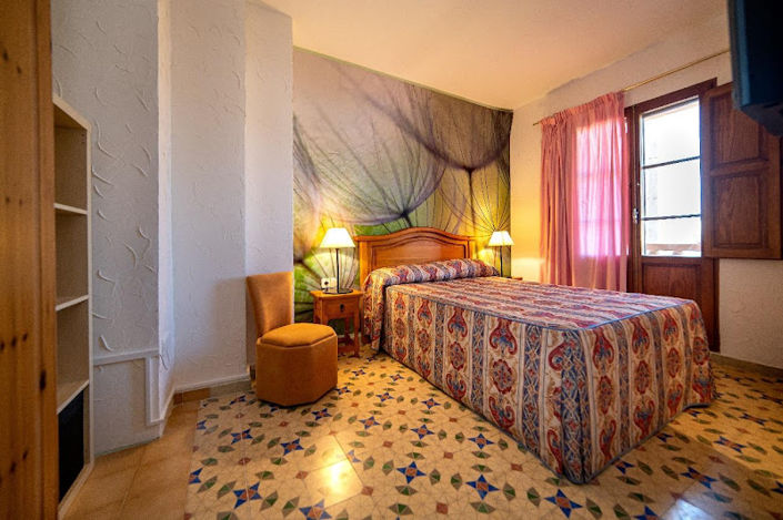 Image No.24-20 Bed Property for sale