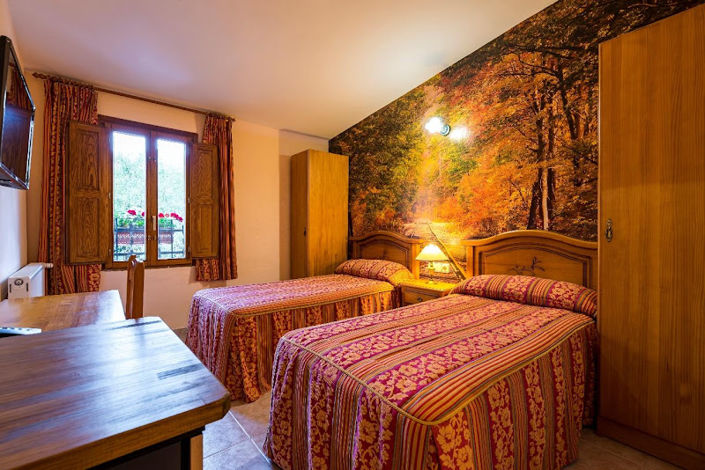 Image No.25-20 Bed Property for sale