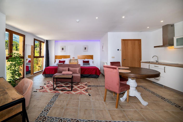 Image No.32-20 Bed Property for sale