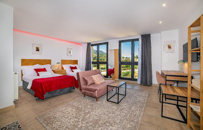 Image No.34-20 Bed Property for sale