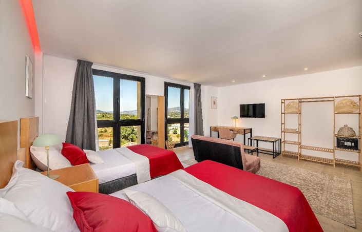 Image No.35-20 Bed Property for sale