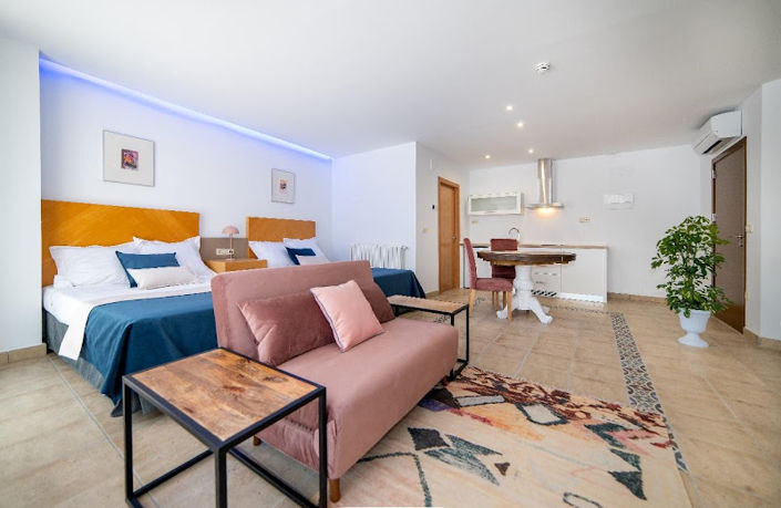 Image No.36-20 Bed Property for sale