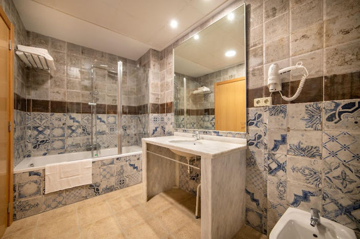 Image No.38-20 Bed Property for sale