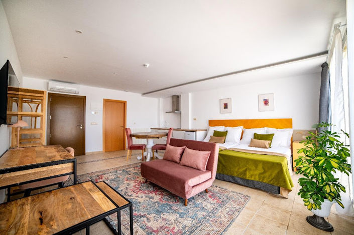 Image No.40-20 Bed Property for sale