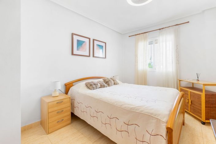 Image No.12-3 Bed Property for sale