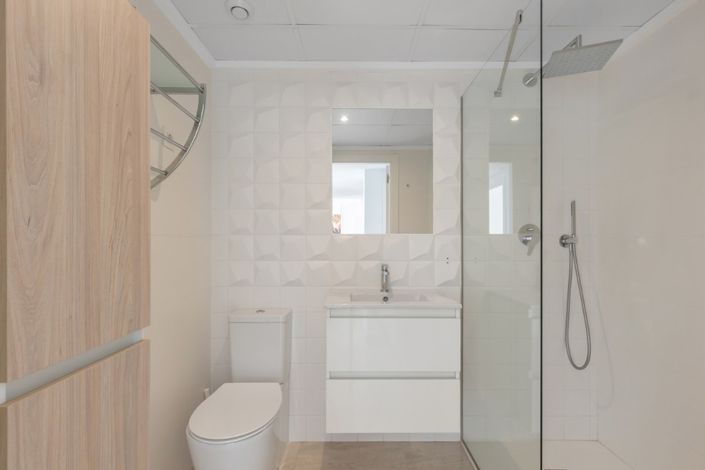 Image No.23-3 Bed Property for sale