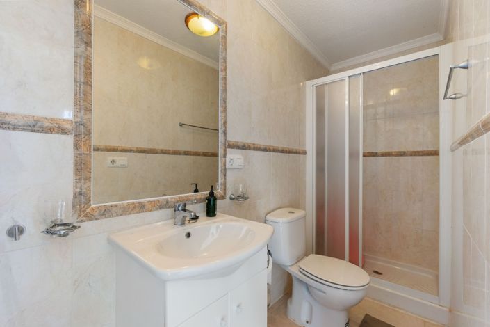 Image No.16-2 Bed Townhouse for sale