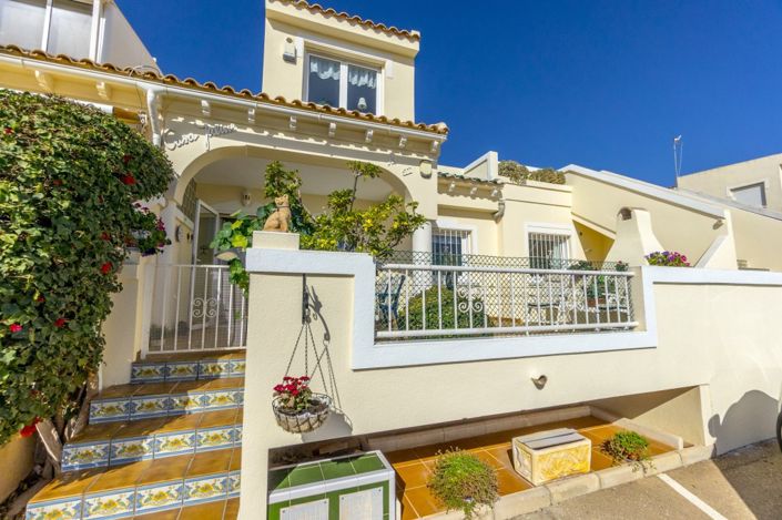 Image No.20-2 Bed Townhouse for sale